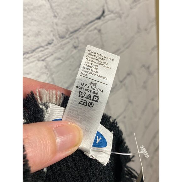 Old Navy Wrap/Cape One Size Black and White Plaid NWT - Picture 7 of 8